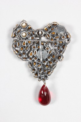 Lot 22 - An Yves Saint Laurent heart-pendant...