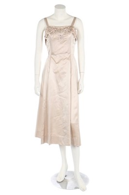 Lot 34 - A Paquin oyster-coloured satin cocktail dress,...