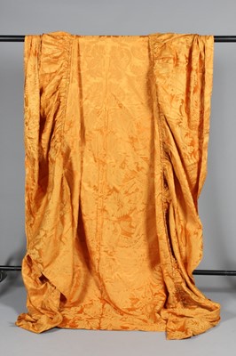 Lot 528 - A yellow damask satin curtain, pelmet and...