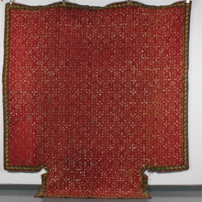 Lot 537 - A large and early quilted satin coverlet,...