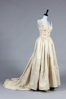 Lot 342 - A Pierre Balmain couture ball/bridal gown,...