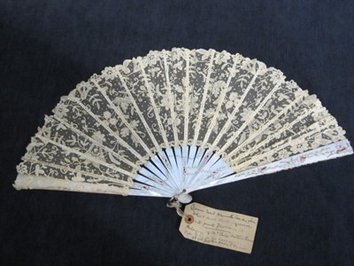 Lot 486 - A Brussels Duchesse lace wedding fan, circa...