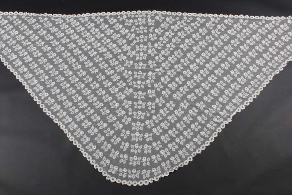 Lot 483 - A Carrickmacross lace bridal veil, late 19th...