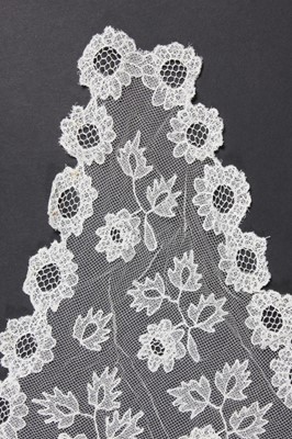 Lot 483 - A Carrickmacross lace bridal veil, late 19th...