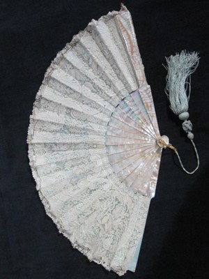 Lot 485 - A good Brussels Point de Gaze bridal fan, late...