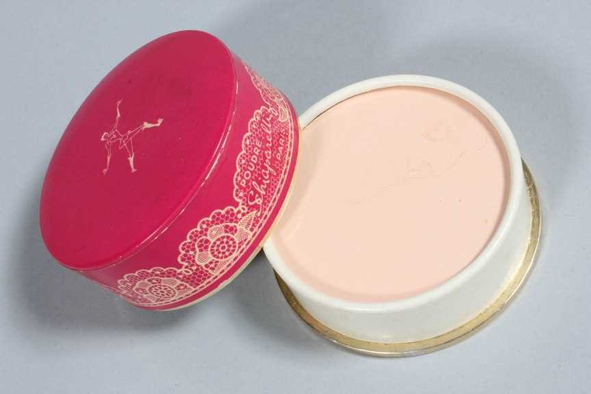 Lot 66 - An un-used box of Schiaparelli 'So Sweet' face...