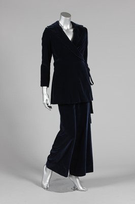 Lot 86 - A Thea Porter couture midnight blue velvet...