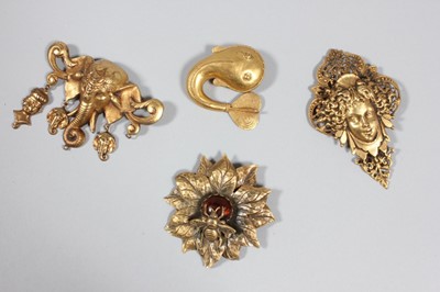 Lot 211 - A large group of brooches, approx 59,...