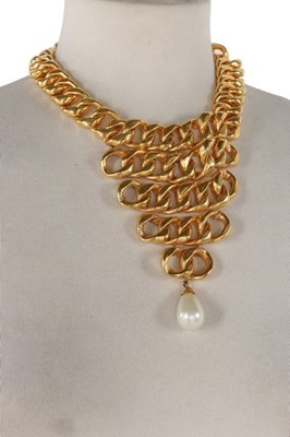 Lot 10 - A Chanel gilt chain collar, 1980s, signed,...