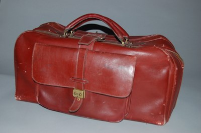 Lot 297 - An Hermès ox blood leather gentleman's...