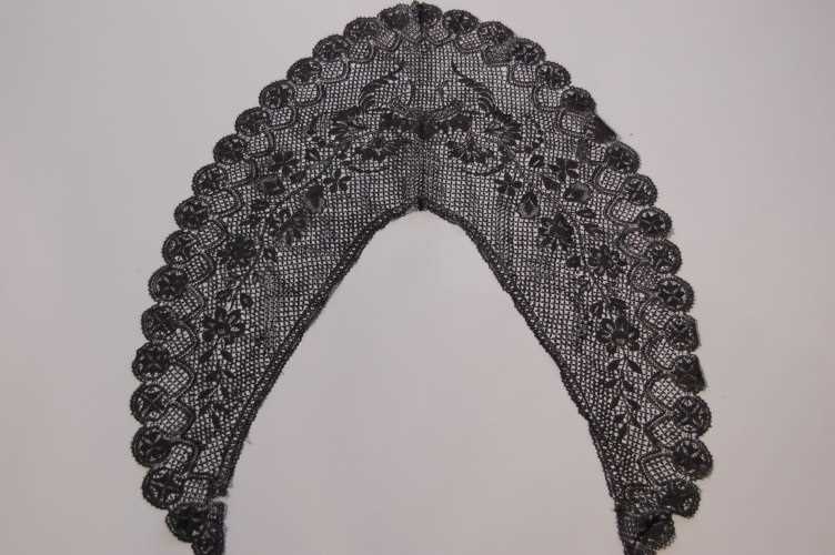 Lot 425 - Two black silk Maltese bobbin lace capelets,...