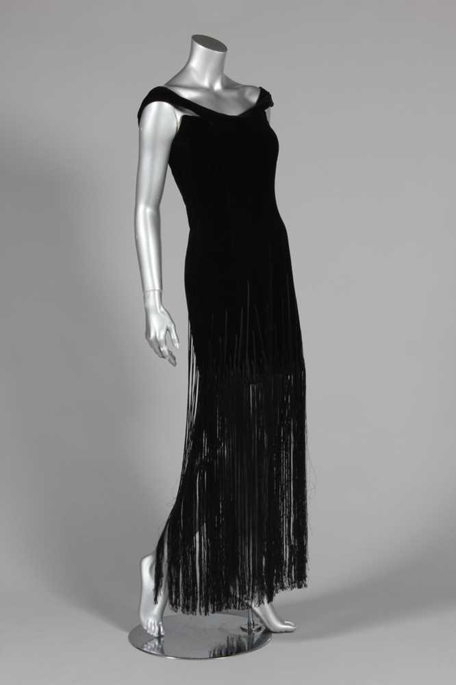 Lot 294 - A Bruce Oldfield couture black velvet 'flapper'...