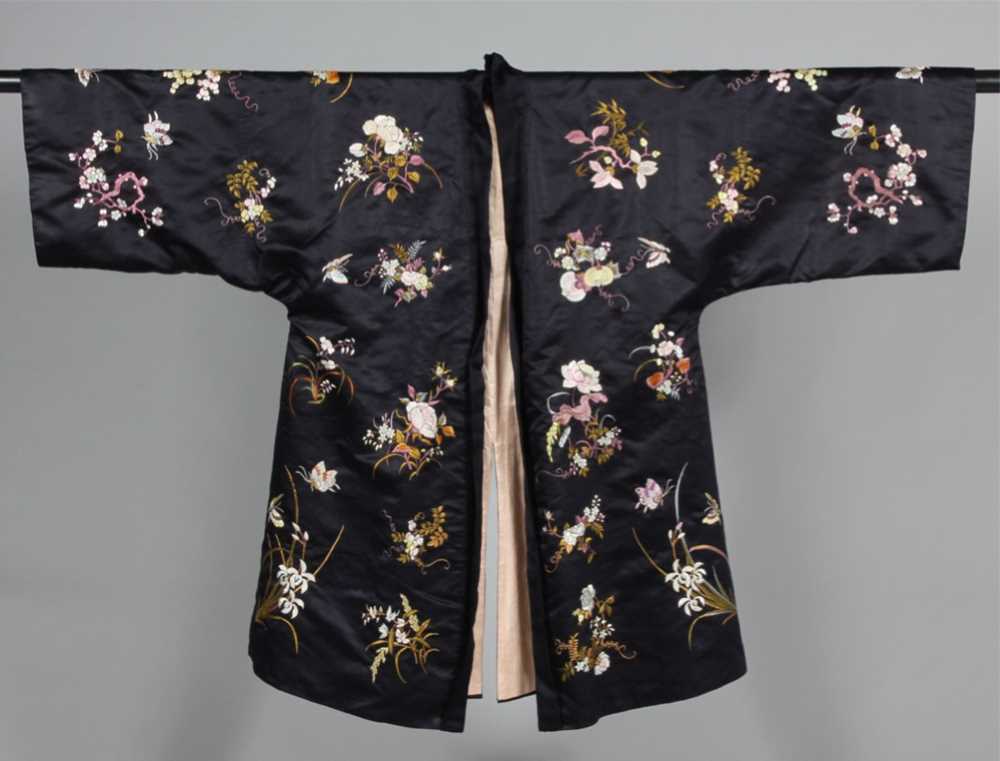 Lot 379 - A lady's informal robe, chang-fu, Chinese,...