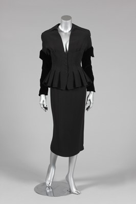 Lot 20 - A Thierry Mugler black crepe suit, 1980s,...