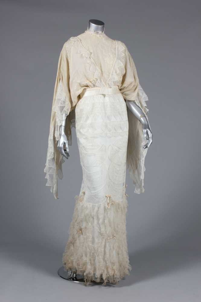 Lot 27 A Zandra Rhodes 'Lily of the Fields' printed