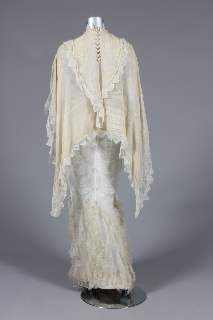 Lot 27 A Zandra Rhodes 'Lily of the Fields' printed