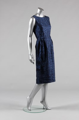 Lot 123 - A Paquin printed blue shantung silk cocktail...