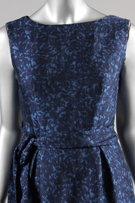 Lot 123 - A Paquin printed blue shantung silk cocktail...
