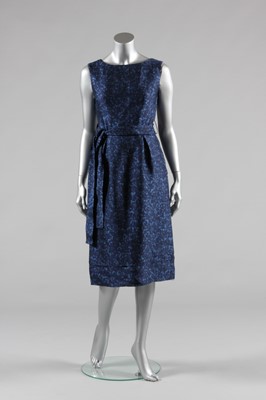 Lot 123 - A Paquin printed blue shantung silk cocktail...