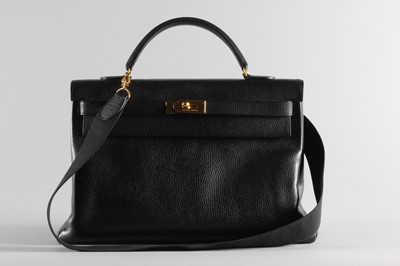 Lot 6 - An Hermès black pigskin Kelly bag, 1992, blind...