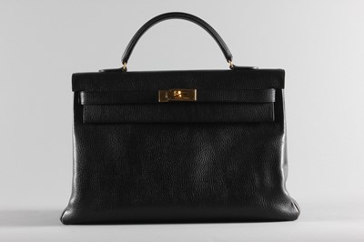 Lot 6 - An Hermès black pigskin Kelly bag, 1992, blind...