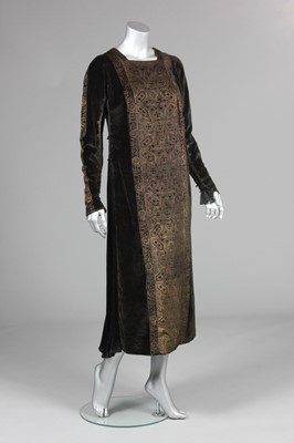 Lot 50 - A Mariano Fortuny stencilled black velvet...