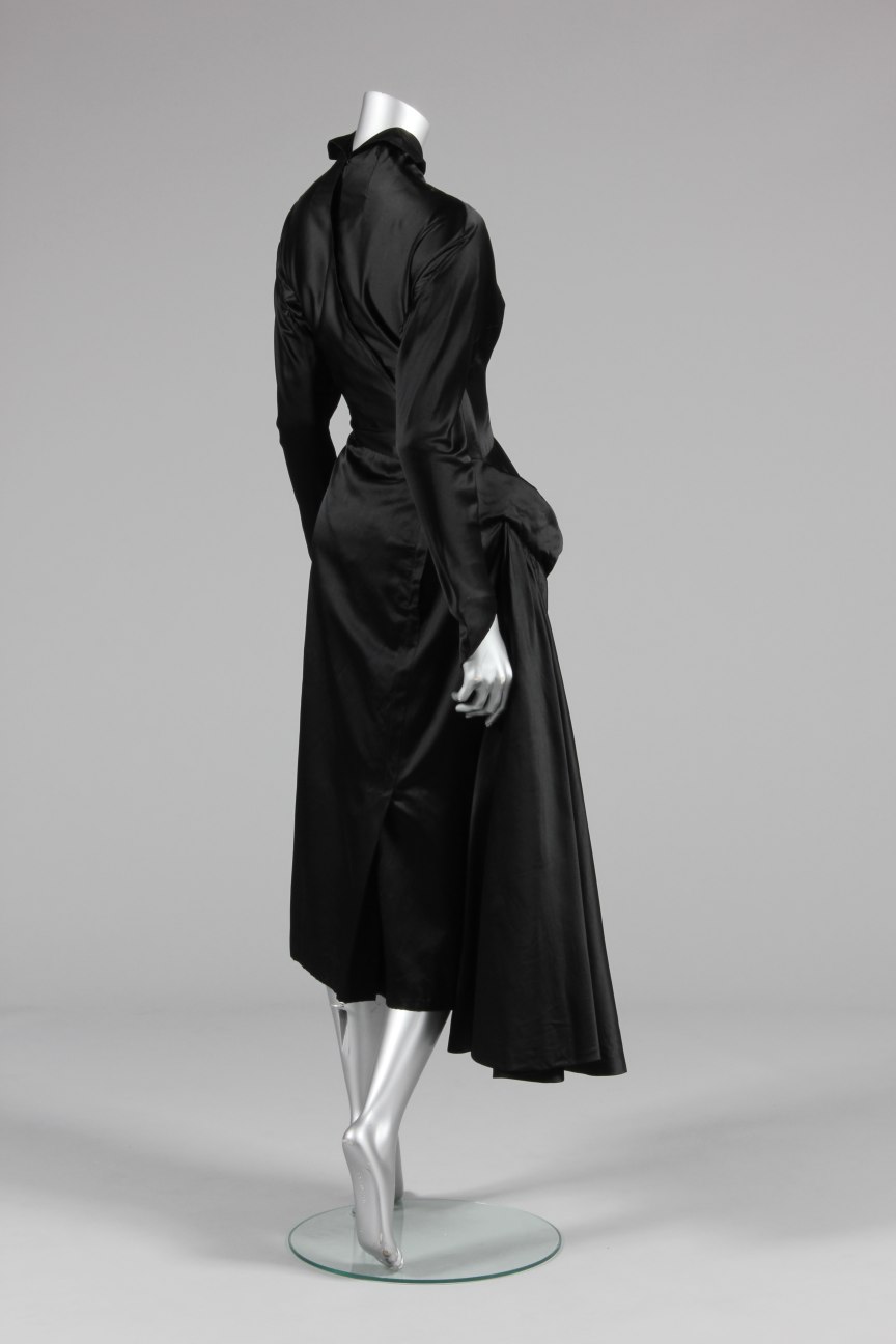 Lot 64 - A Jacques Fath couture black satin dinner