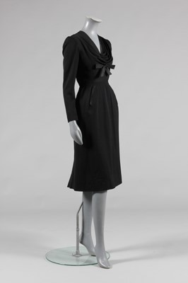 Lot 94 - A Jacques Fath black wool dinner dress, Autumn-...