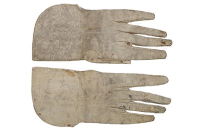Lot 87 - A pair of men's ivory doeskin gloves, late...