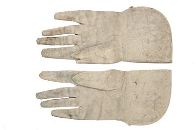 Lot 87 - A pair of men's ivory doeskin gloves, late...