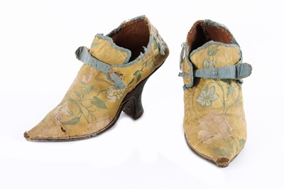 Lot 89 - A pair of women's high-heeled silk brocade...
