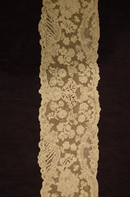 Lot 251 - A fine Flemish mixed lace joined lappet, circa...