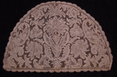 Lot 252 - A Flemish bobbin lace cap back, mid 18th...