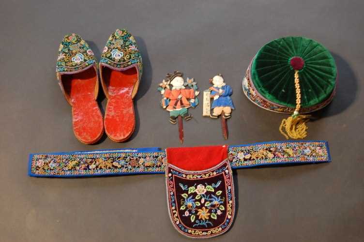 Lot 271 - Elaborately beadworked gentlemen's accessories,...
