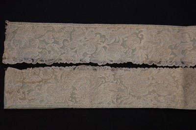 Lot 289 - A length of Reseau de Venise needlepoint lace,...