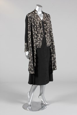 Lot 175 - A Molyneux Modes black and white printed crepe...