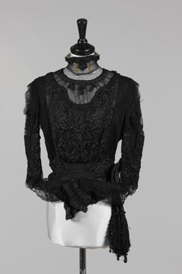 Lot 196 - A Paquin black lace and wool bodice, 1908,...