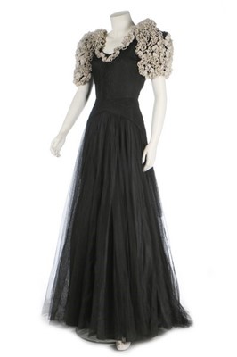 Lot 116 - A rare Gaston couture evening gown, circa 1937,...