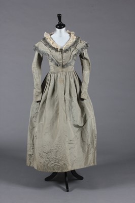 Lot 374 - A changeable pink/ grey silk taffeta pelisse...