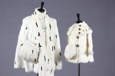 Lot 384 - A lady's ermine cape, muff and scarf, circa...