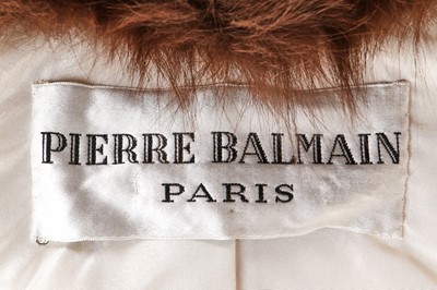 Lot 21 - A Pierre Balmain couture ivory ziberline...