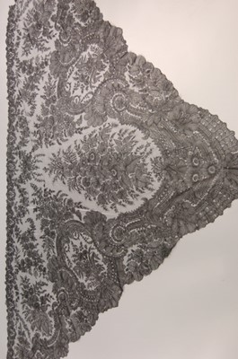 Lot 277 - A black Chantilly lace tri-angular shawl,...