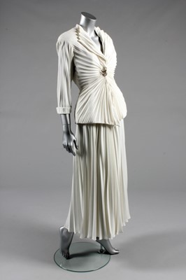 Lot 87 - A Thierry Mugler white crepe evening/bridal...