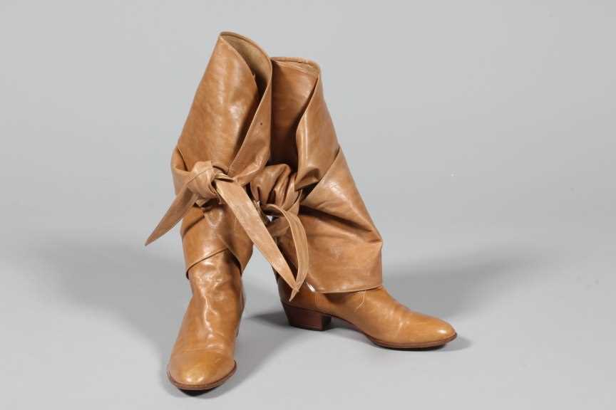 Lot 7 - A pair of Manolo Blahnik brown leather boots...