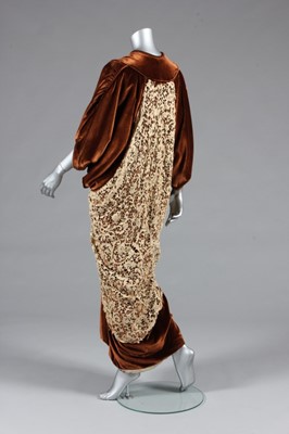 Lot 72 - A Compagnie Lyonnaise brown velvet opera coat,...