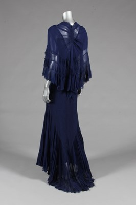 Lot 87 - An early Hartnell couture bias-cut evening...