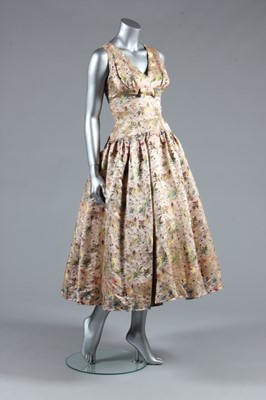 Lot 112 - A Jacques Heim couture oriental brocaded satin...