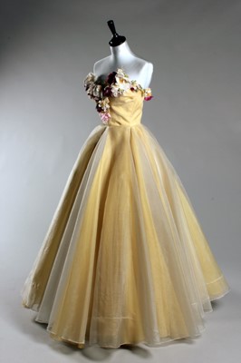 Lot 119 - A romantic Madame Grès ball gown, 1953,...