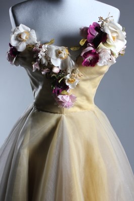 Lot 119 - A romantic Madame Grès ball gown, 1953,...