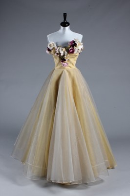 Lot 119 - A romantic Madame Grès ball gown, 1953,...